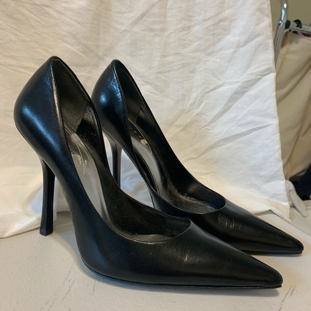 Guess Pumps